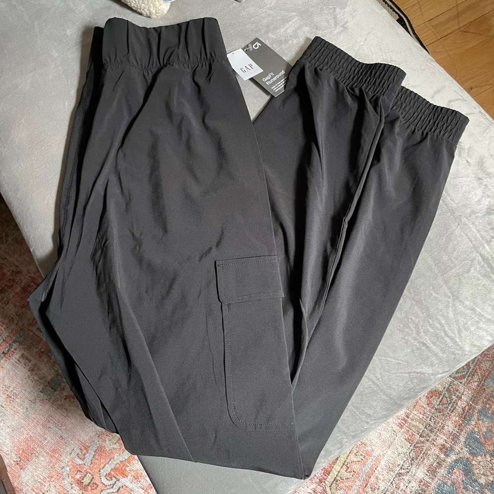 Gapfit Runaround Joggers - Black w/ pockets : Size Small Tall